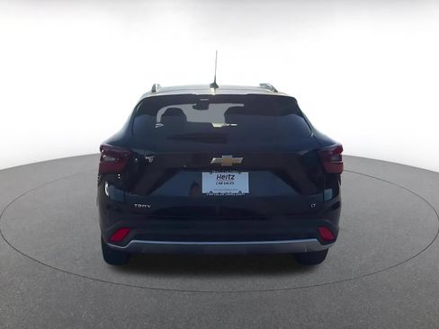 Used 2025 Chevrolet Trax LT w/ LT Convenience Package FWD image 12