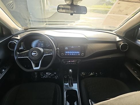 Used 2022 Nissan Kicks SV FWD image 11