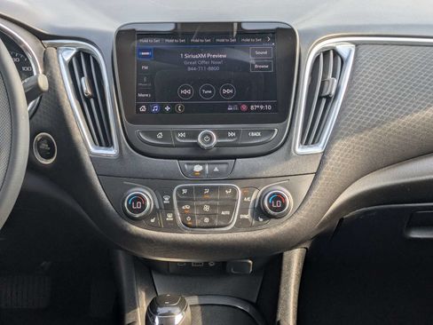 Used 2020 Chevrolet Malibu LT FWD image 16