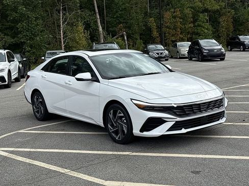 New 2025 Hyundai Elantra Limited w/ Cargo Package FWD image 12