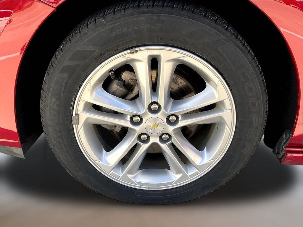 Used 2017 Chevrolet Cruze LT w/ Convenience Package FWD image 33