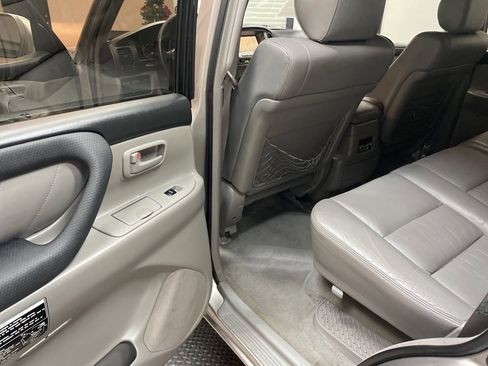Used 2003 Toyota Land Cruiser image 28