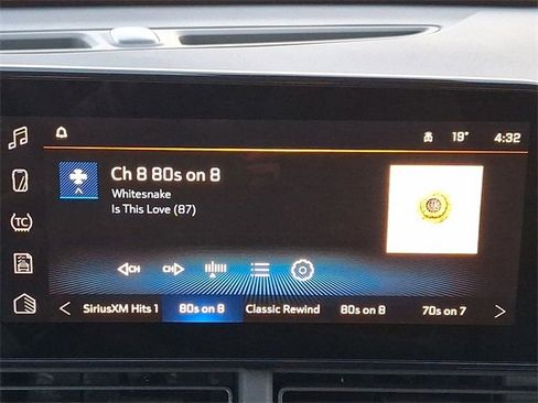 Certified 2025 Chevrolet Trax LT w/ Driver Confidence Package image 13