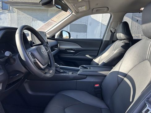 Certified 2025 Toyota Grand Highlander XLE image 10