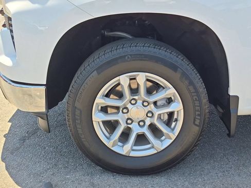 Used 2024 Chevrolet Silverado 1500 LT AWD/4WD image 33