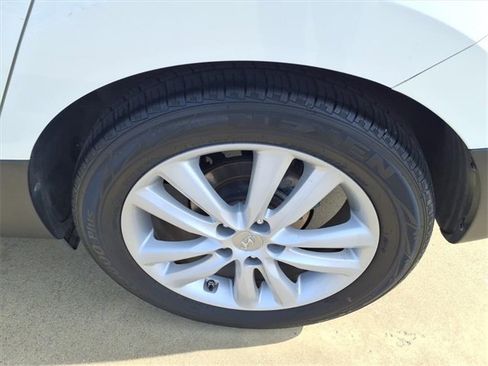 Used 2010 Hyundai Tucson Limited image 16