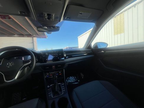 Used 2025 Volkswagen Jetta SE image 35