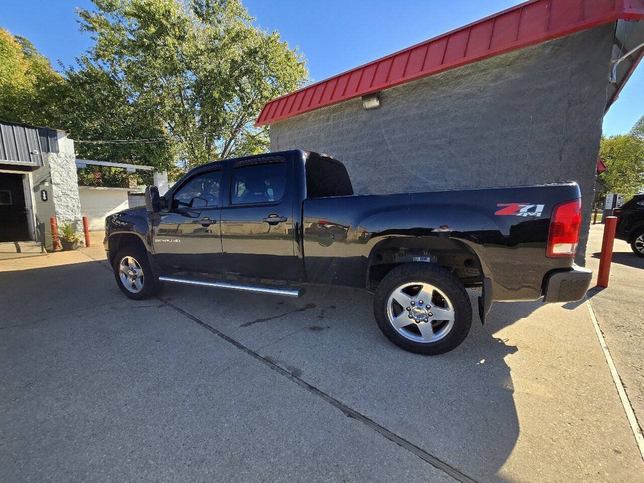Used 2012 GMC Sierra 2500 Denali w/ Suspension Package, Off-Road AWD/4WD image 9