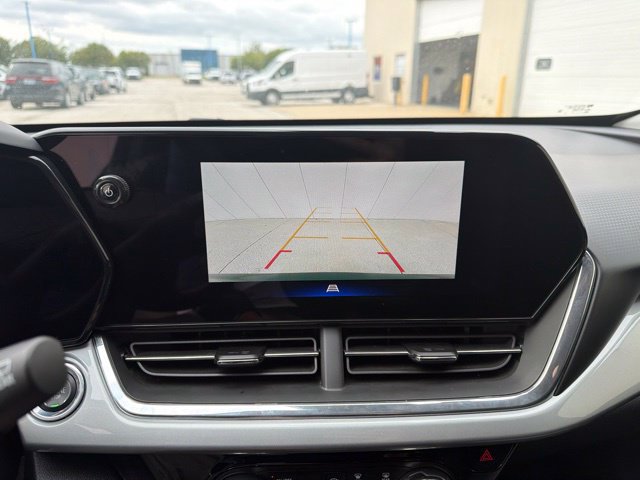 Used 2025 Chevrolet Trax LT FWD image 24