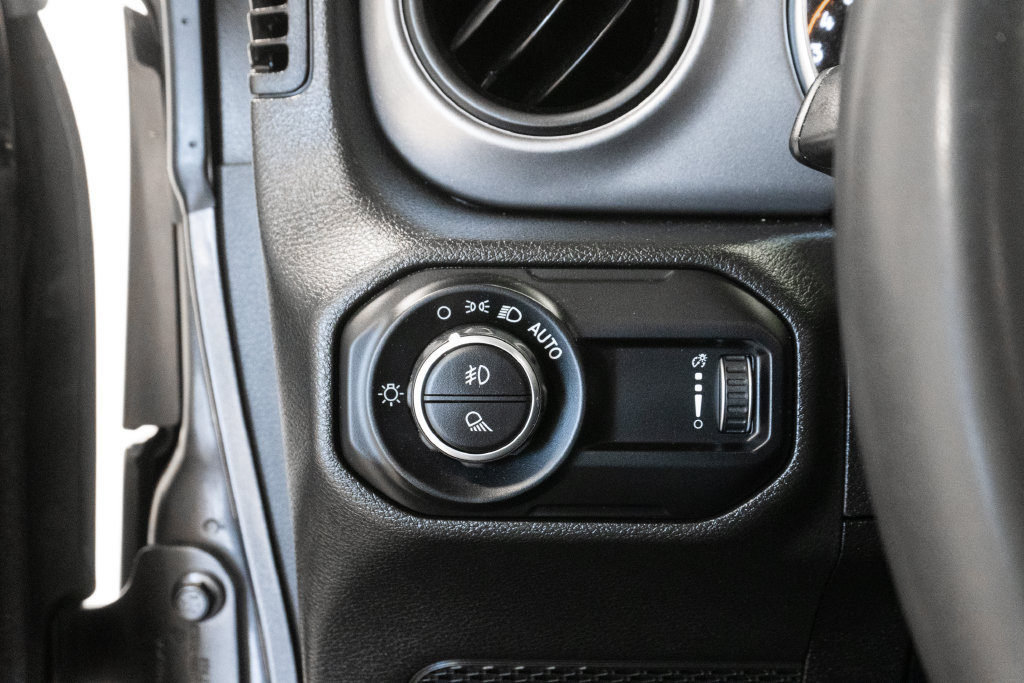 Certified 2023 Jeep Gladiator Sport AWD/4WD image 16
