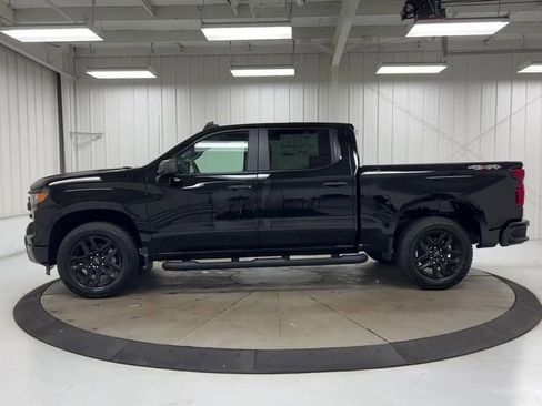 Used 2023 Chevrolet Silverado 1500 Custom w/ 2.7L Blackout Package AWD/4WD image 5
