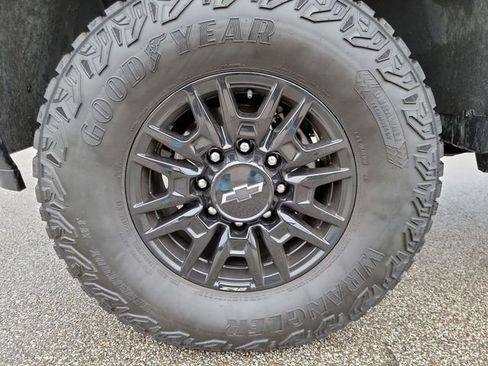 Certified 2024 Chevrolet Silverado 2500 ZR2 w/ Technology Package image 21