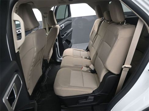 Used 2022 Ford Explorer 4WD w/ Class IV Trailer Tow Package image 13