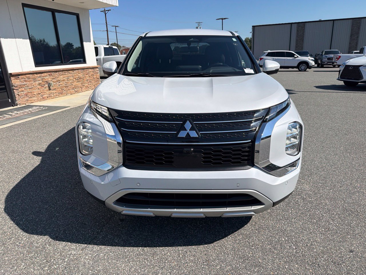 Used 2024 Mitsubishi Outlander SE Black Edition FWD image 11