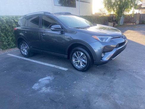 Used 2017 Toyota RAV4 XLE AWD/4WD image 1