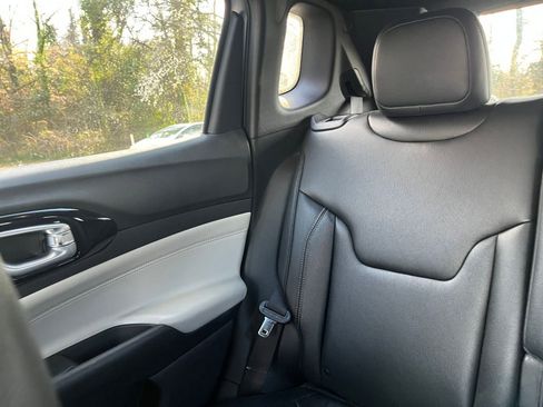 Used 2025 Jeep Compass Limited image 40