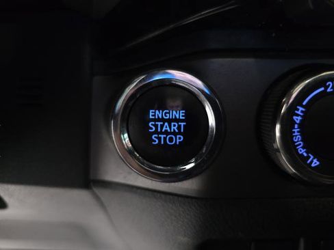 Used 2018 Toyota Tacoma TRD Sport w/ TRD Premium Sport Package AWD/4WD image 17