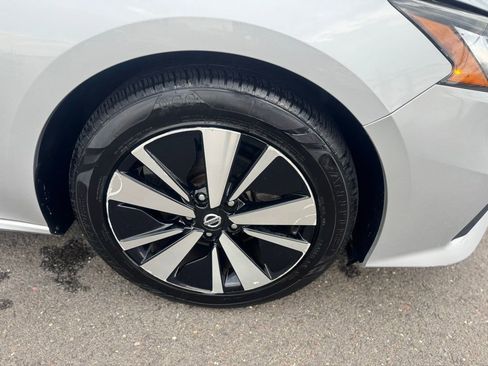 Used 2021 Nissan Altima 2.5 SV FWD image 15