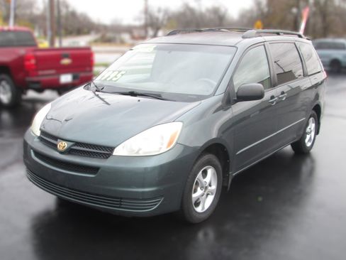 Used 2004 Toyota Sienna LE image 2