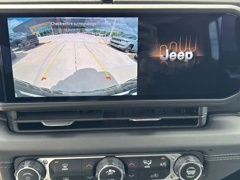 Used 2025 Jeep Wrangler Unlimited Rubicon image 30