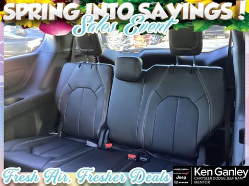 New 2026 Chrysler Pacifica Select AWD/4WD image 16