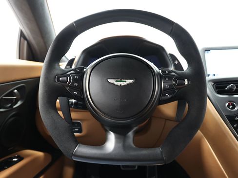 Used 2020 Aston Martin DB11 AMR image 22