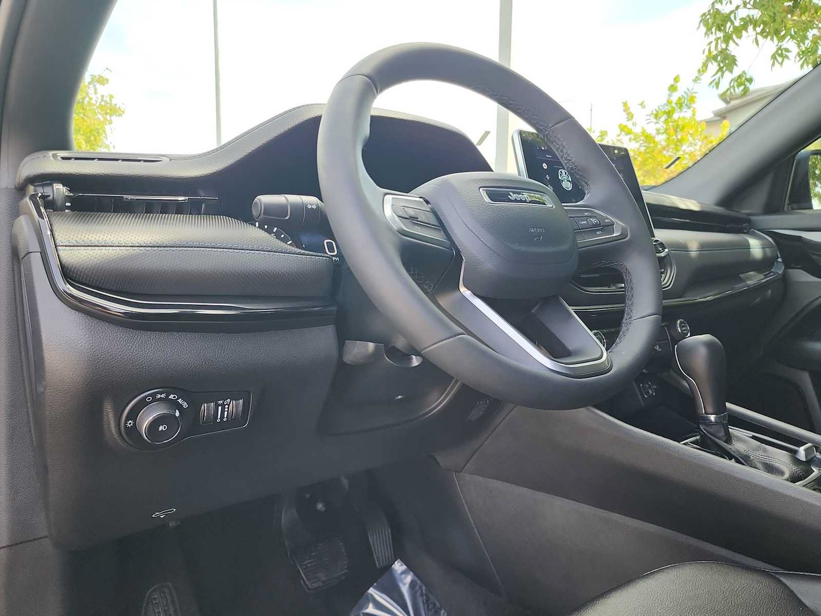Used 2026 Jeep Compass Latitude AWD/4WD image 10