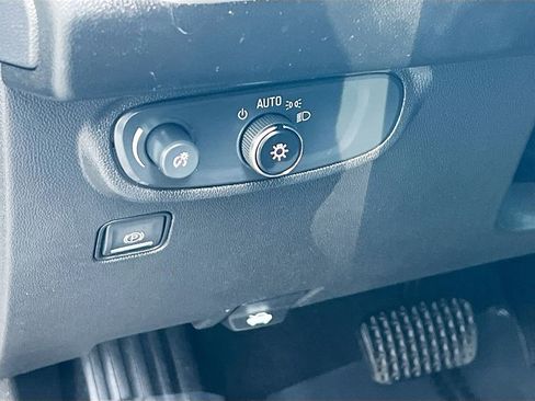 Used 2021 GMC Terrain SLE w/ Driver Convenience Package FWD image 10