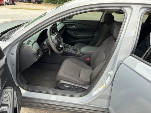 Used 2025 Honda Accord SE image 17