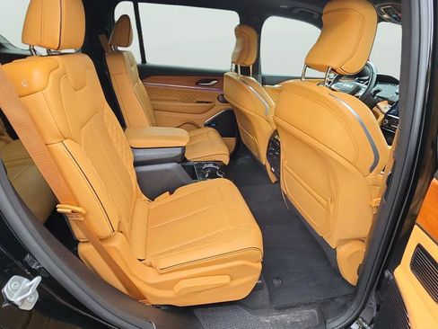 Used 2025 Jeep Grand Cherokee L Summit AWD/4WD image 19