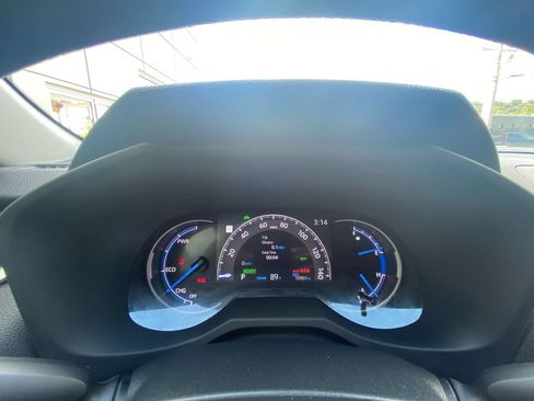 Used 2025 Toyota RAV4 XLE w/ Convenience Package AWD/4WD image 10