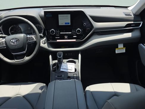 New 2026 Toyota Highlander XLE AWD/4WD image 11