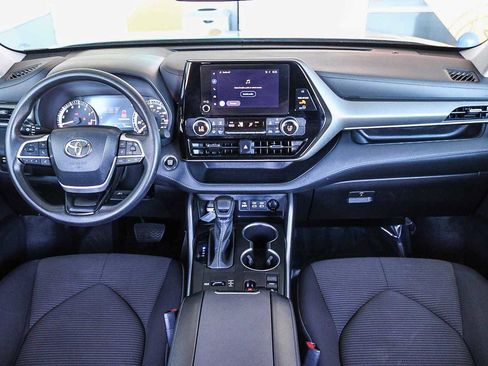 Used 2023 Toyota Highlander L FWD image 12
