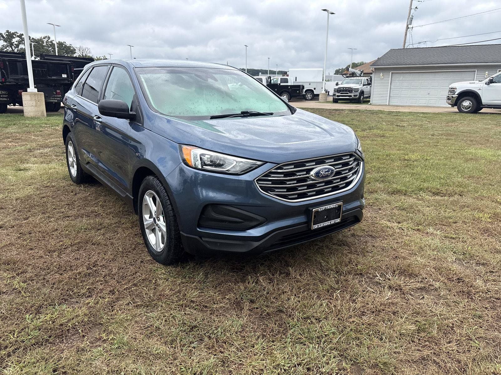 Used 2019 Ford Edge SE FWD image 3