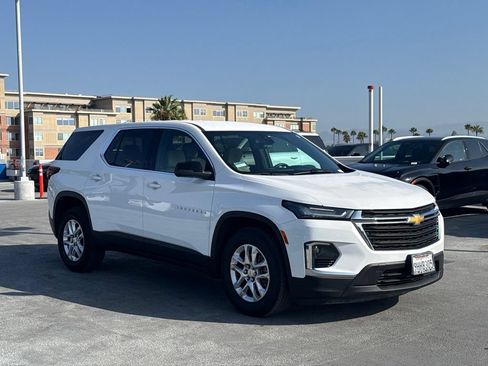 Used 2023 Chevrolet Traverse LS FWD image 3