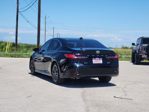 Used 2025 Toyota Camry XLE w/ Premium Plus Package FWD image 5