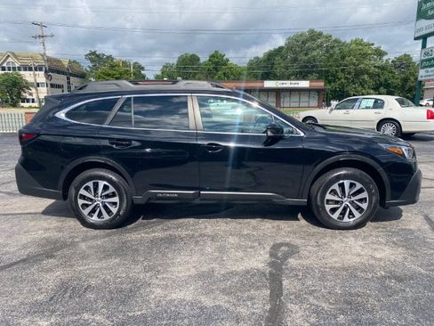 Used 2022 Subaru Outback Premium AWD/4WD image 3