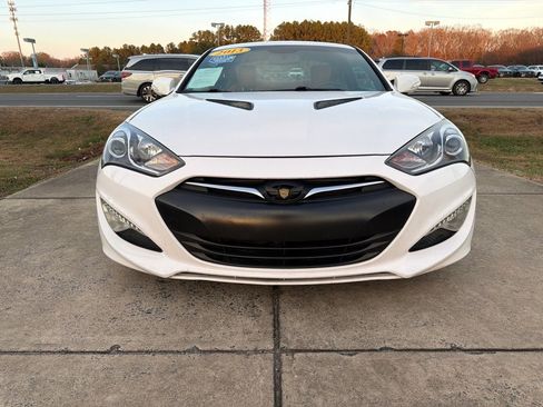 Used 2013 Hyundai Genesis 3.8 image 3