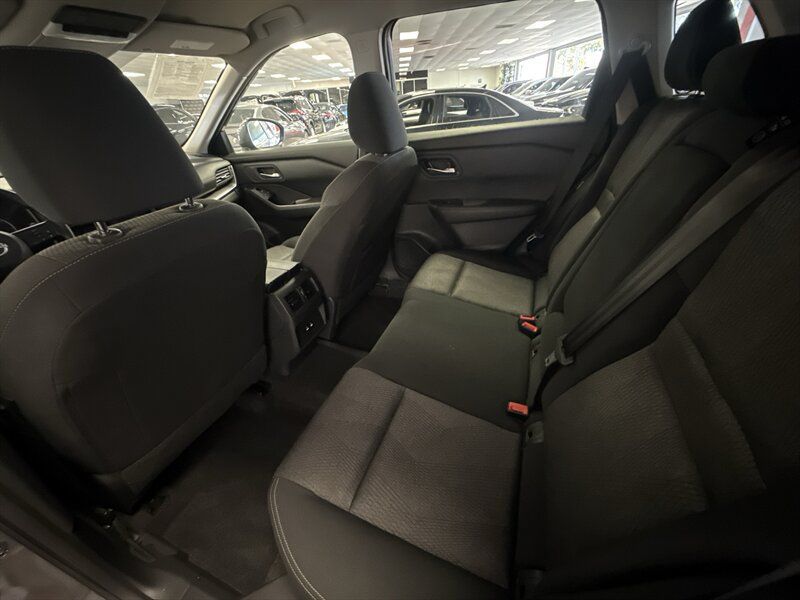 Used 2024 Nissan Rogue SV FWD image 29