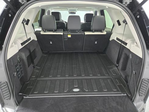 Used 2026 Land Rover Discovery Limited Edition AWD/4WD image 15