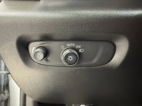 Used 2023 Chevrolet Traverse Premier image 24