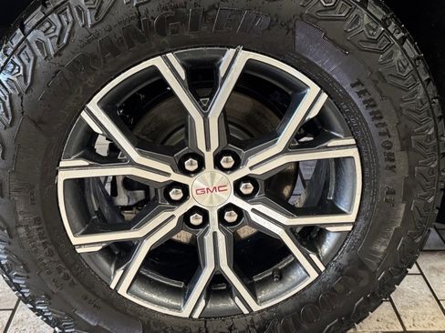 Used 2024 GMC Acadia AT4 image 9