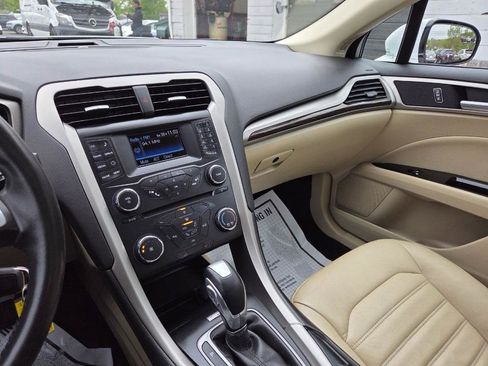 Used 2013 Ford Fusion SE FWD image 19