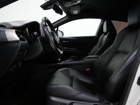 Used 2019 Toyota C-HR Limited FWD image 12