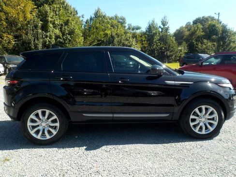 Used 2017 Land Rover Range Rover Evoque SE image 6