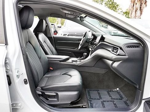 Used 2023 Toyota Camry SE FWD image 11