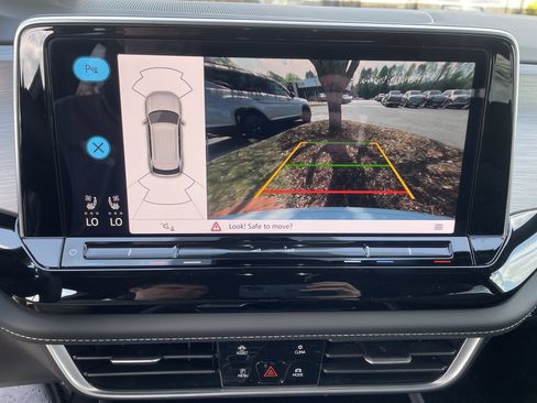 New 2026 Volkswagen Atlas Cross Sport SE FWD image 18
