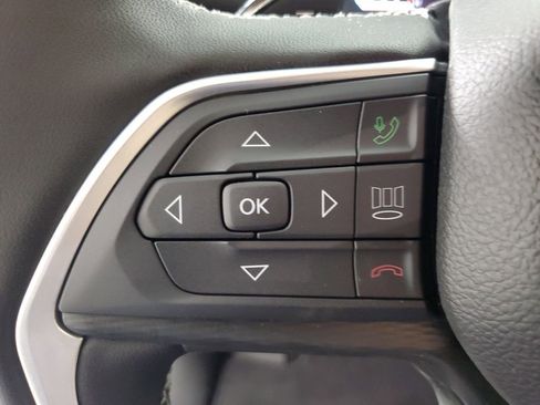 New 2025 Jeep Grand Cherokee Altitude image 24