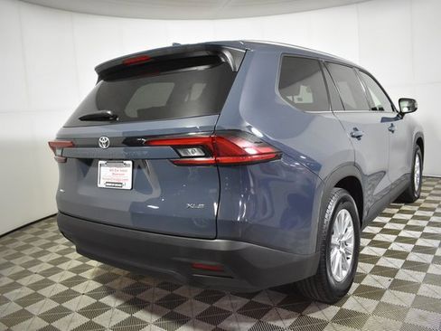 Used 2025 Toyota Grand Highlander XLE image 4