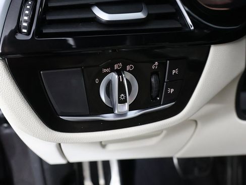 Used 2022 BMW M550i xDrive w/ Dynamic Handling Package image 44